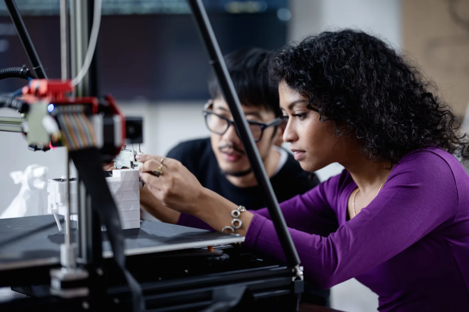 از نمونه اولیه تا تولید: گام‌های کلیدی برای توسعه هوش مصنوعی مولد در کسب‌وکار