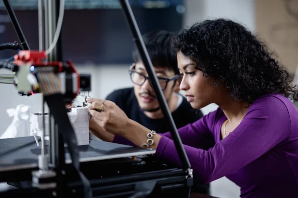 از نمونه اولیه تا تولید: گام‌های کلیدی برای توسعه هوش مصنوعی مولد در کسب‌وکار